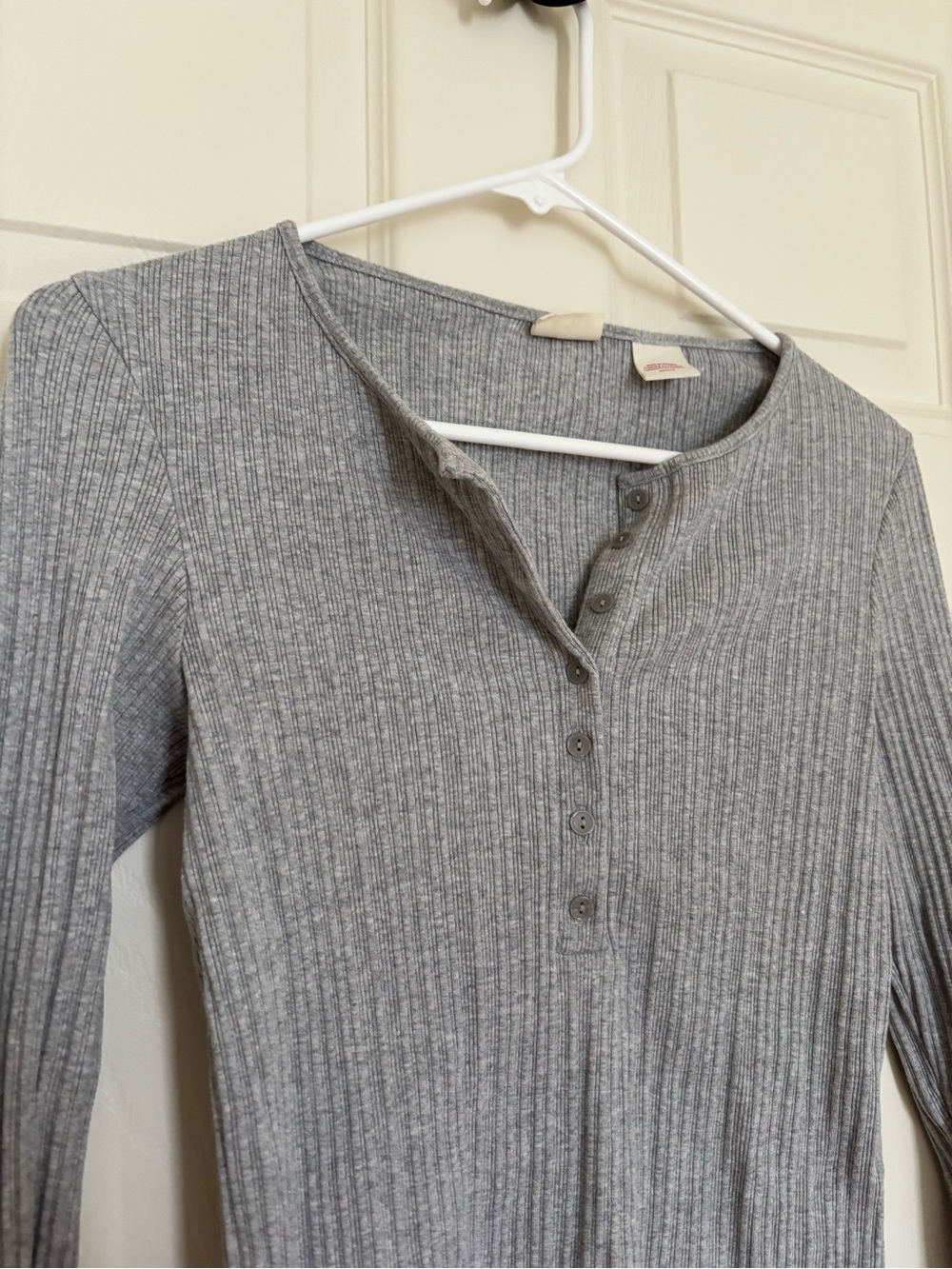 Levi’s Women’s Grey Ribbed Henley Long Sleeve Top - Picture 3 of 5